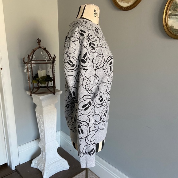 H&M + Disney crewneck sweatshirt - Picture 4 of 9